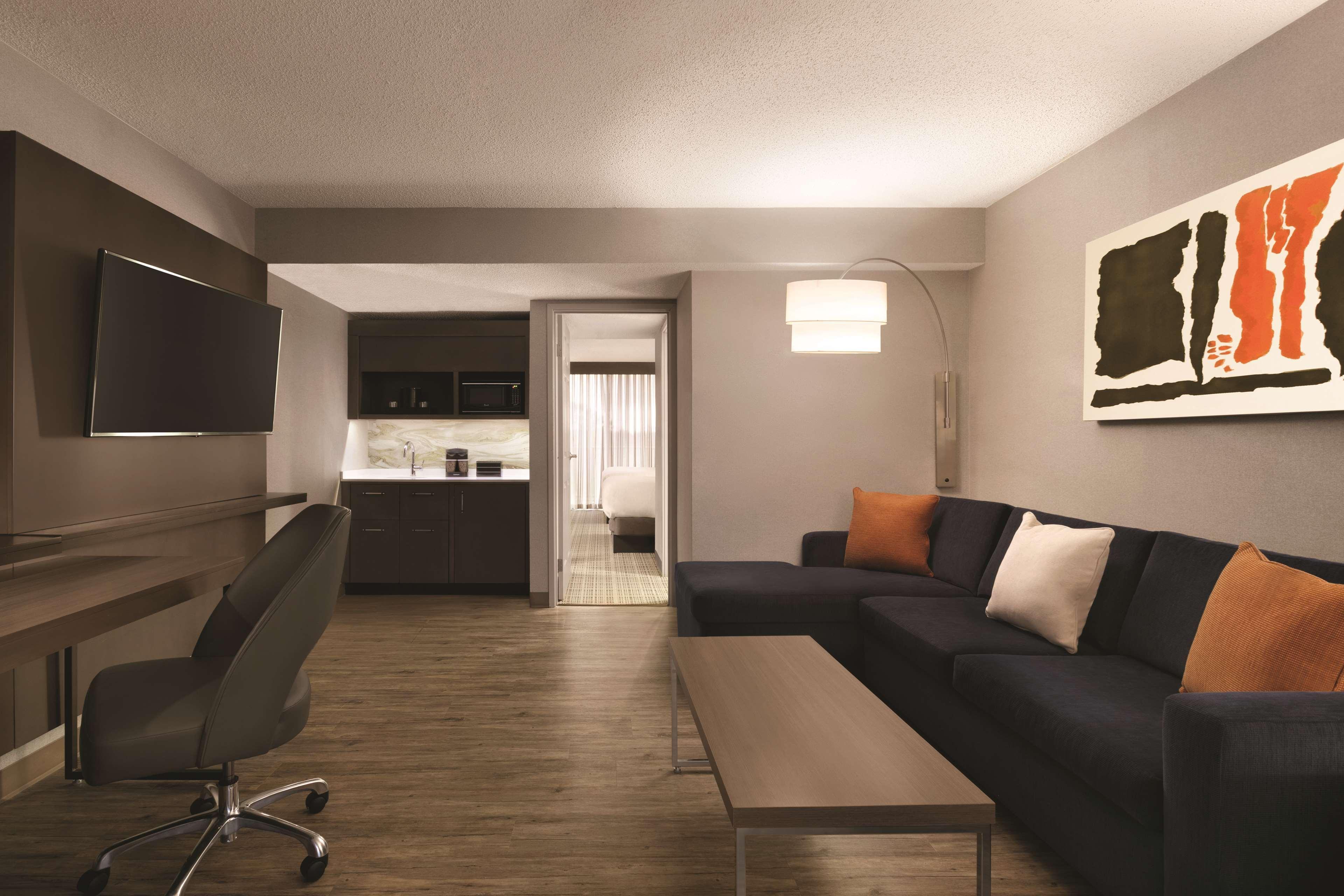 Embassy Suites By Hilton Richmond Dumbarton Extérieur photo