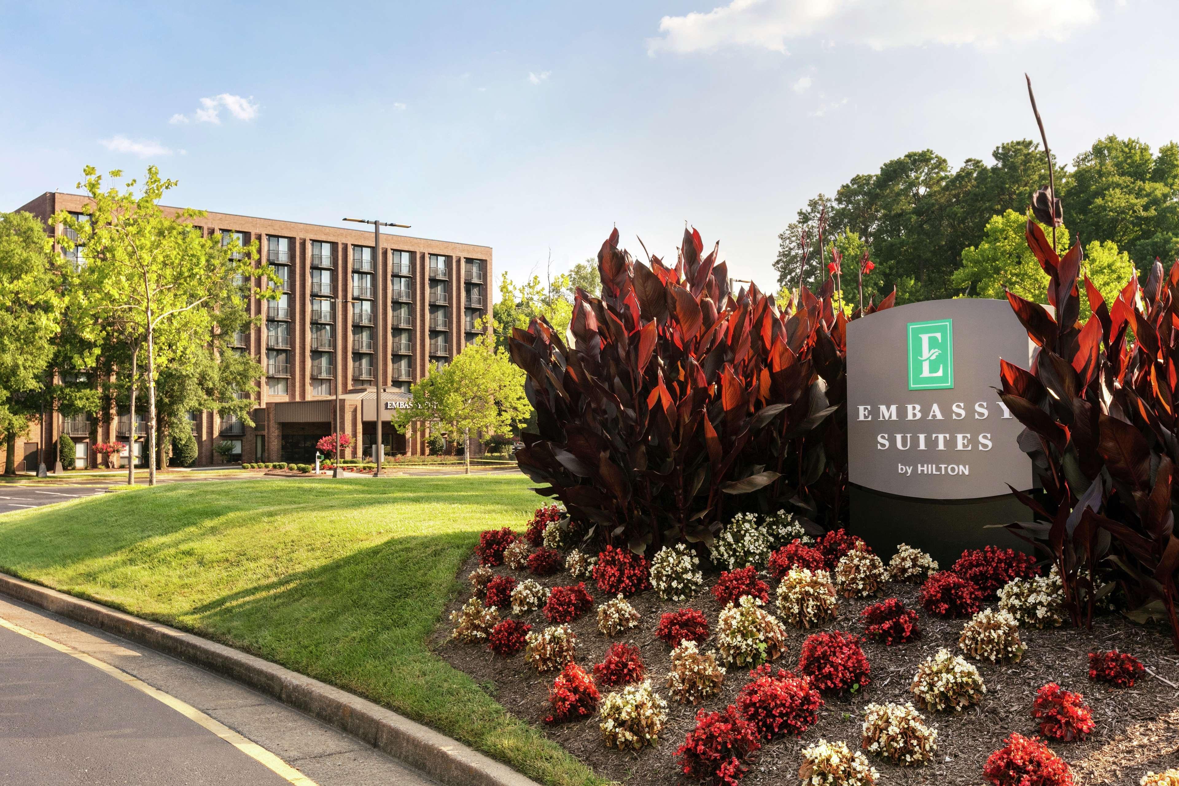 Embassy Suites By Hilton Richmond Dumbarton Extérieur photo
