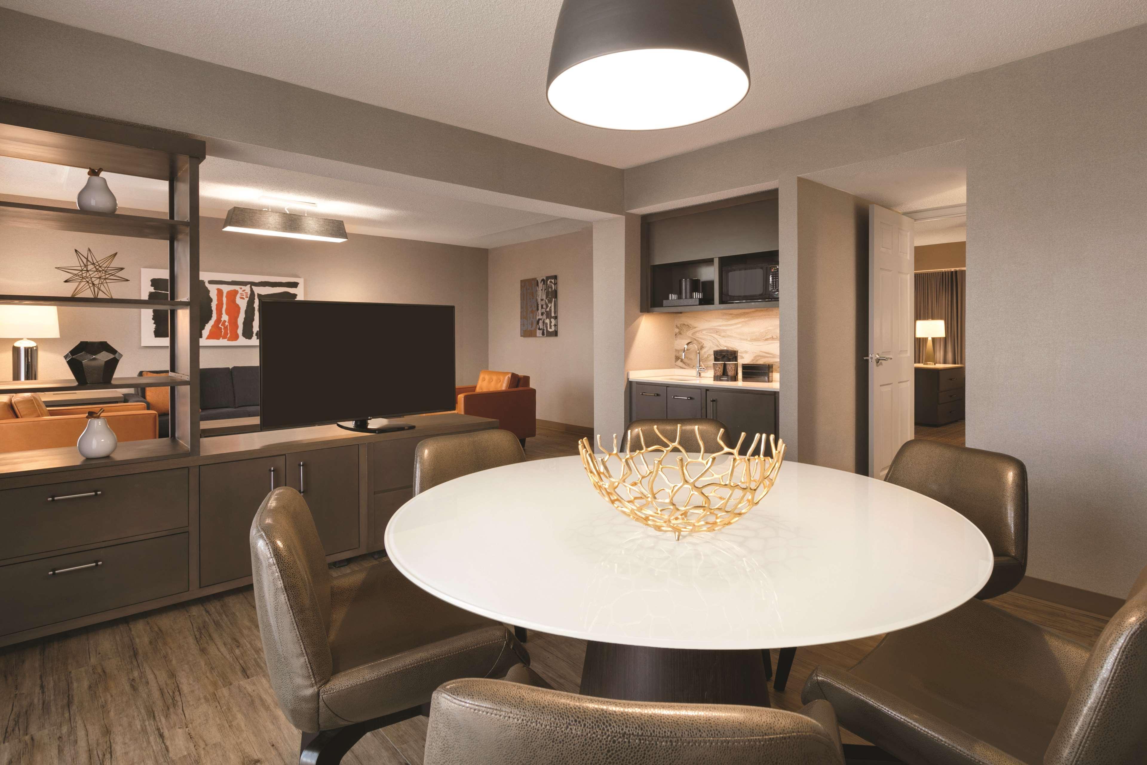 Embassy Suites By Hilton Richmond Dumbarton Extérieur photo