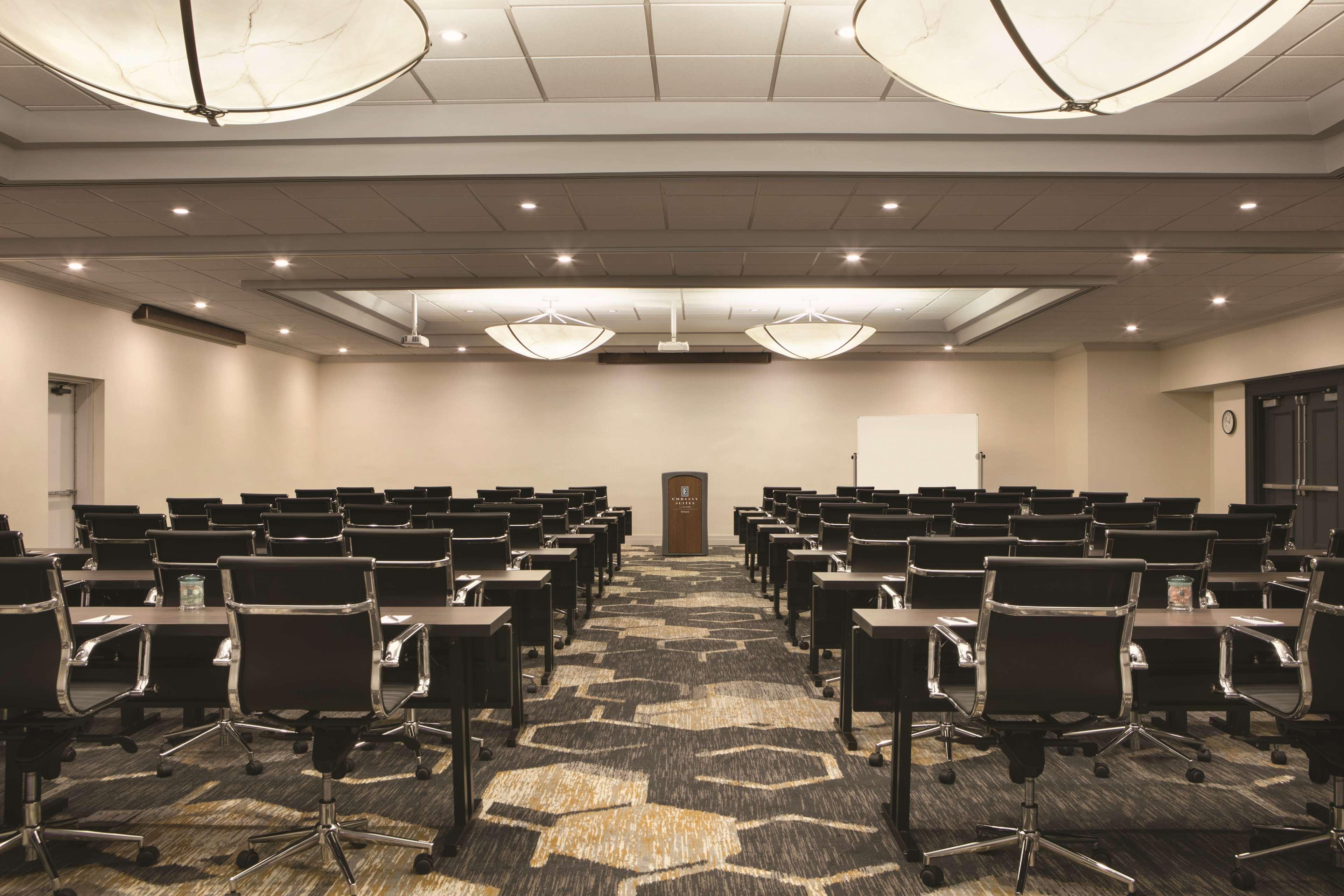 Embassy Suites By Hilton Richmond Dumbarton Extérieur photo