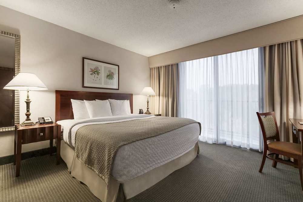Embassy Suites By Hilton Richmond Dumbarton Extérieur photo